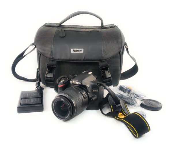 Nikon D3200 24.2MP Digital SLR Camera Kit AF-S DX VR II 18-55mm lens with bag - Image 2