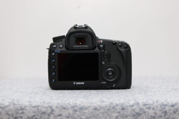 Canon EOS 5D Mark III DSLR Camera, Battery & Charger - 17,873 SHUTTER COUNT!!! - Image 2