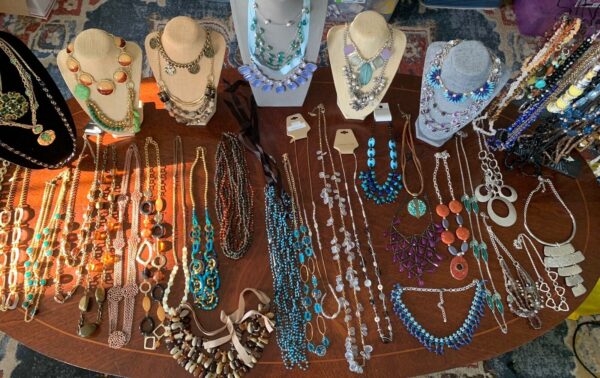 1/2 Pound Vintage To Modern FASHION JEWELRY Lot All Wearable!! READ DESCRIPTION - Image 2