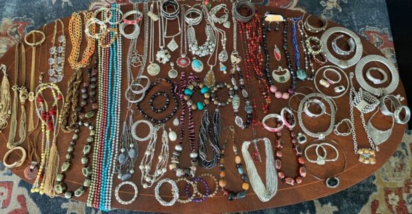 1/2 Pound Vintage To Modern FASHION JEWELRY Lot All Wearable!! READ DESCRIPTION - Image 3