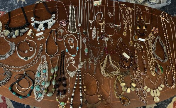 1/2 Pound Vintage To Modern FASHION JEWELRY Lot All Wearable!! READ DESCRIPTION - Image 4