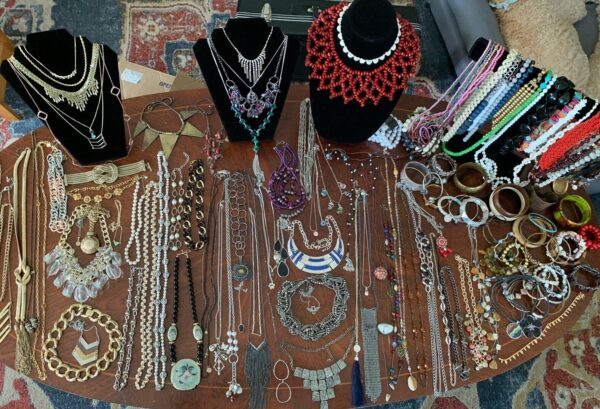 1/2 Pound Vintage To Modern FASHION JEWELRY Lot All Wearable!! READ DESCRIPTION - Image 5