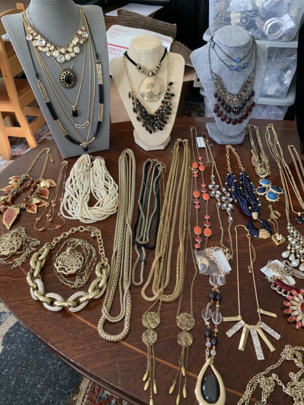 1/2 Pound Vintage To Modern FASHION JEWELRY Lot All Wearable!! READ DESCRIPTION - Image 6