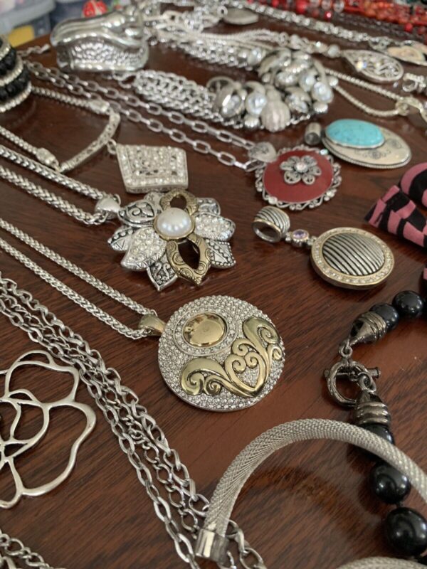 1/2 Pound Vintage To Modern FASHION JEWELRY Lot All Wearable!! READ DESCRIPTION - Image 12