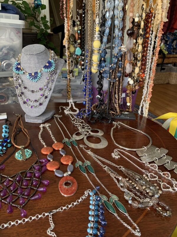 1/2 Pound Vintage To Modern FASHION JEWELRY Lot All Wearable!! READ DESCRIPTION - Image 15