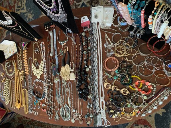 1/2 Pound Vintage To Modern FASHION JEWELRY Lot All Wearable!! READ DESCRIPTION - Image 16