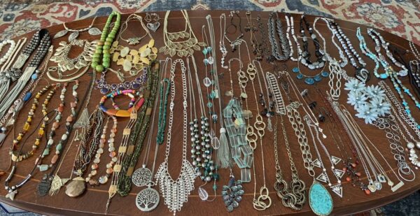 1/2 Pound Vintage To Modern FASHION JEWELRY Lot All Wearable!! READ DESCRIPTION - Image 17